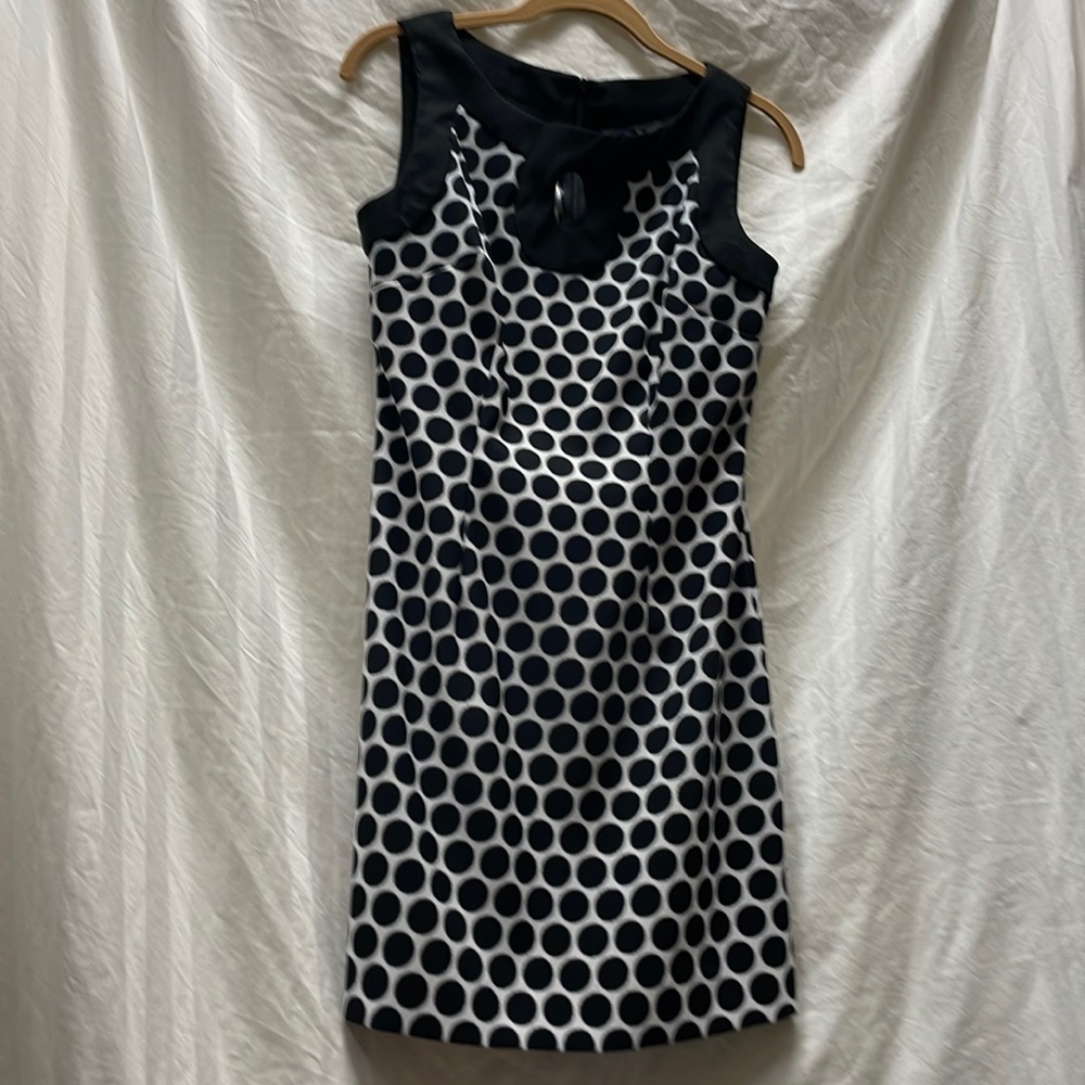 Connected apparel Black & white geometric sleeveless dress sz 6